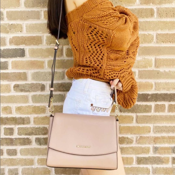 Gaby’sBags💕NWT Michael Kors Flap Crossbody - Picture 4 of 6